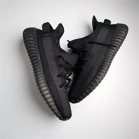 Yeezy 350 V2 Black Light New,Complete In Specifications